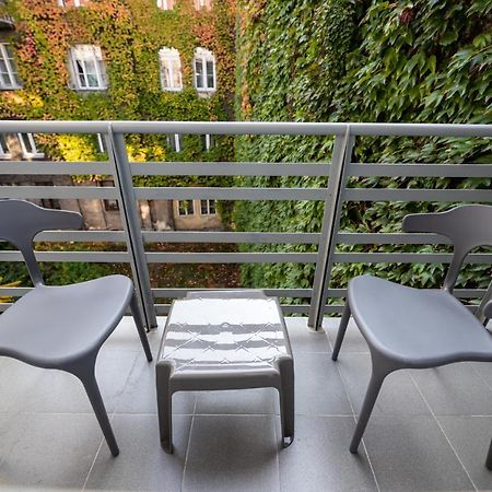 Levia Apartment-With 2 Bedrooms In The Old Town Lviv Bagian luar foto