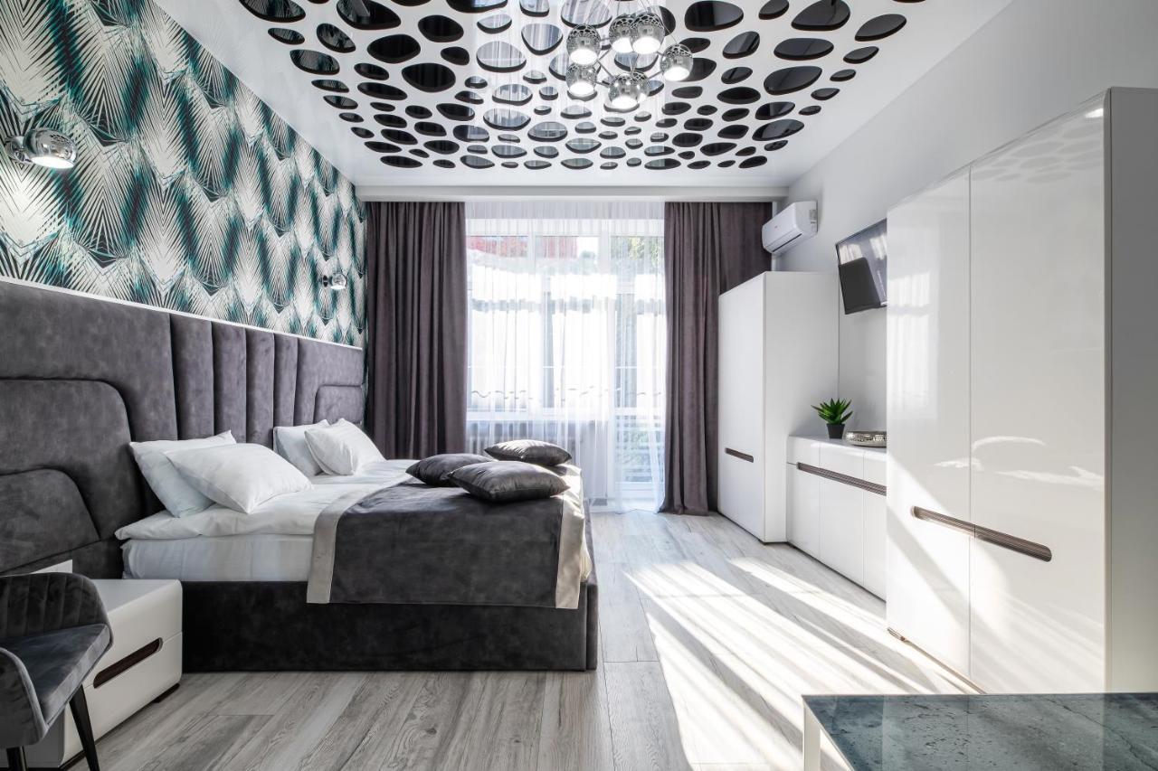 Levia Apartment-With 2 Bedrooms In The Old Town Lviv Bagian luar foto