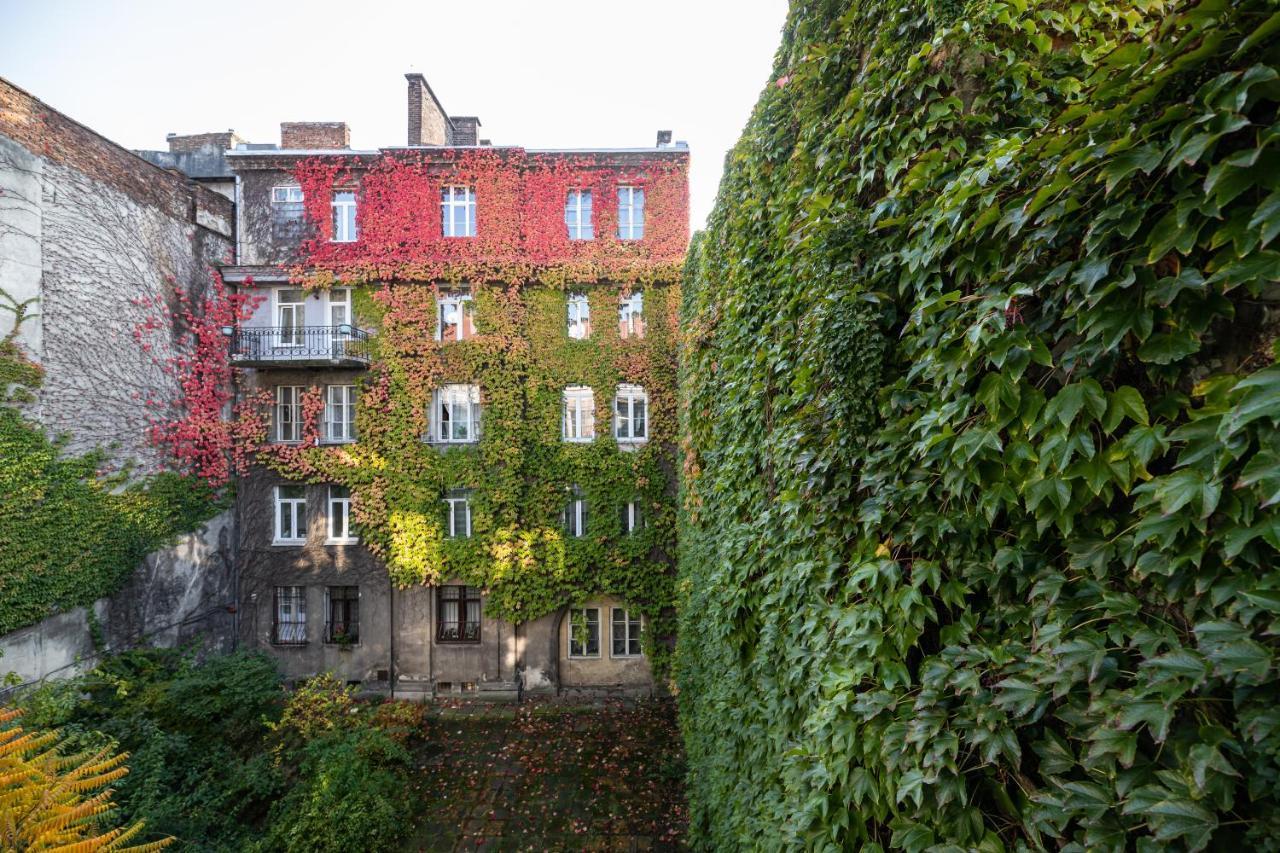 Levia Apartment-With 2 Bedrooms In The Old Town Lviv Bagian luar foto