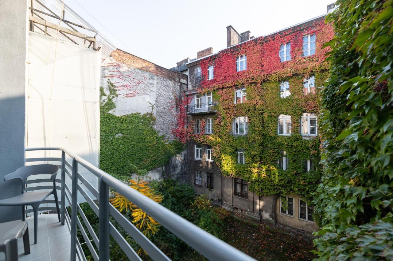 Levia Apartment-With 2 Bedrooms In The Old Town Lviv Bagian luar foto