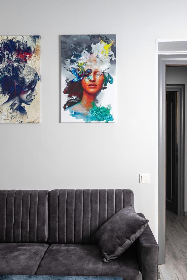 Levia Apartment-With 2 Bedrooms In The Old Town Lviv Bagian luar foto