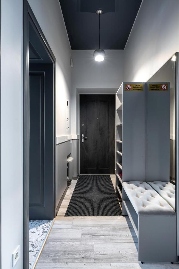 Levia Apartment-With 2 Bedrooms In The Old Town Lviv Bagian luar foto